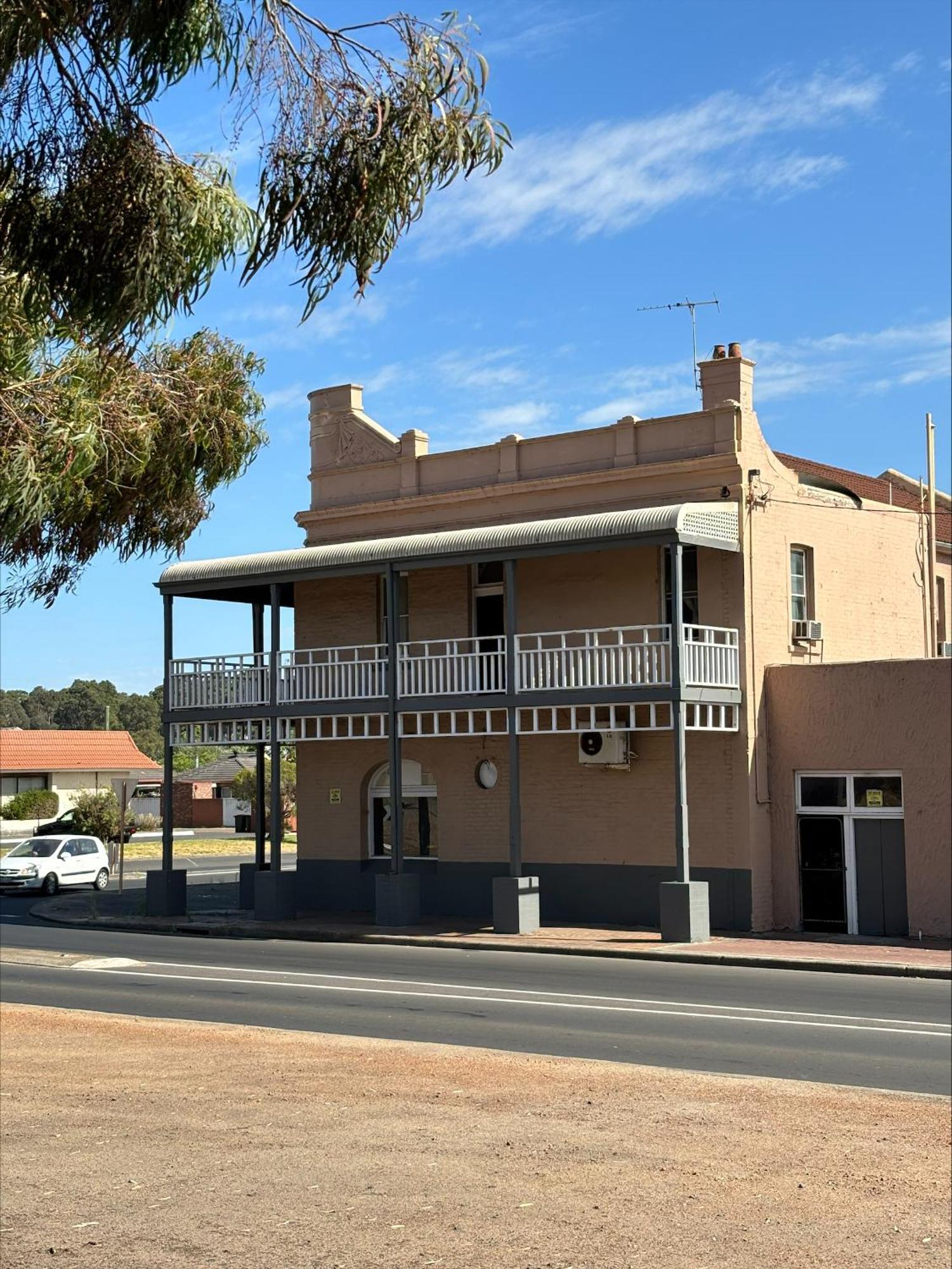 The Club Hotel Collie Exterior photo